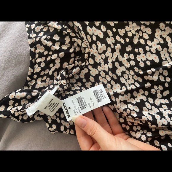 Tilly’s daisy print dress - Picture 2 of 2